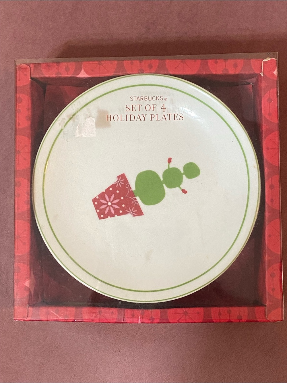 2006 Starbucks Holiday Dessert Plates in Green and Red - Set of 4